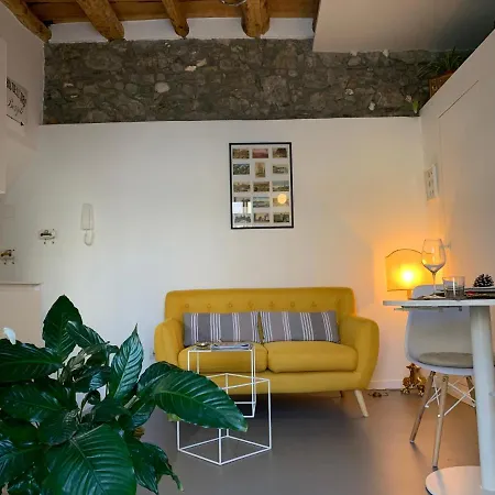 Paola - - Menaggio, Di *